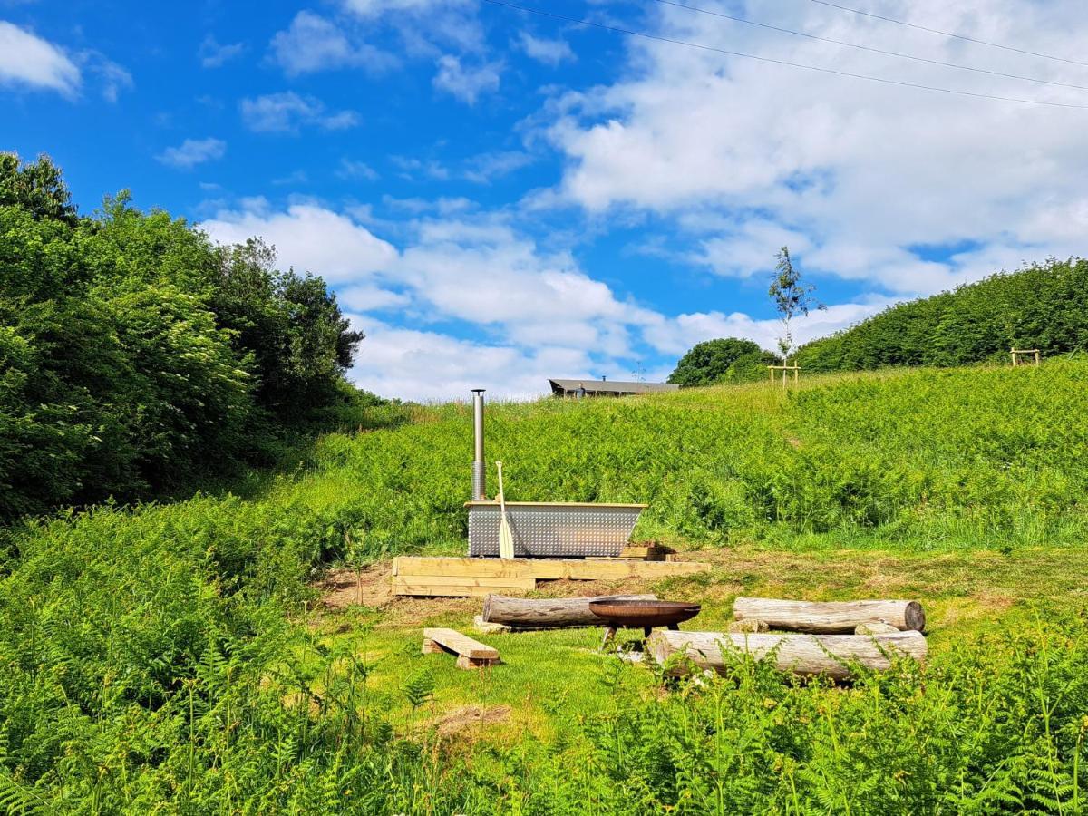 Brackenhill Glamping - Safari Tent With Hot Tub - Sleeps 6 ไอวีบริดจ์ ภายนอก รูปภาพ