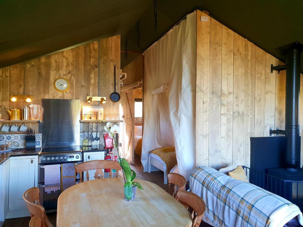 Brackenhill Glamping - Safari Tent With Hot Tub - Sleeps 6 ไอวีบริดจ์ ภายนอก รูปภาพ